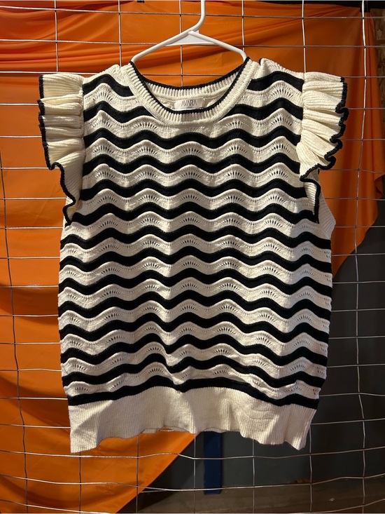Avara Tops - AVAVAR Black & White Wave Knit Ruffle Sleeve Top